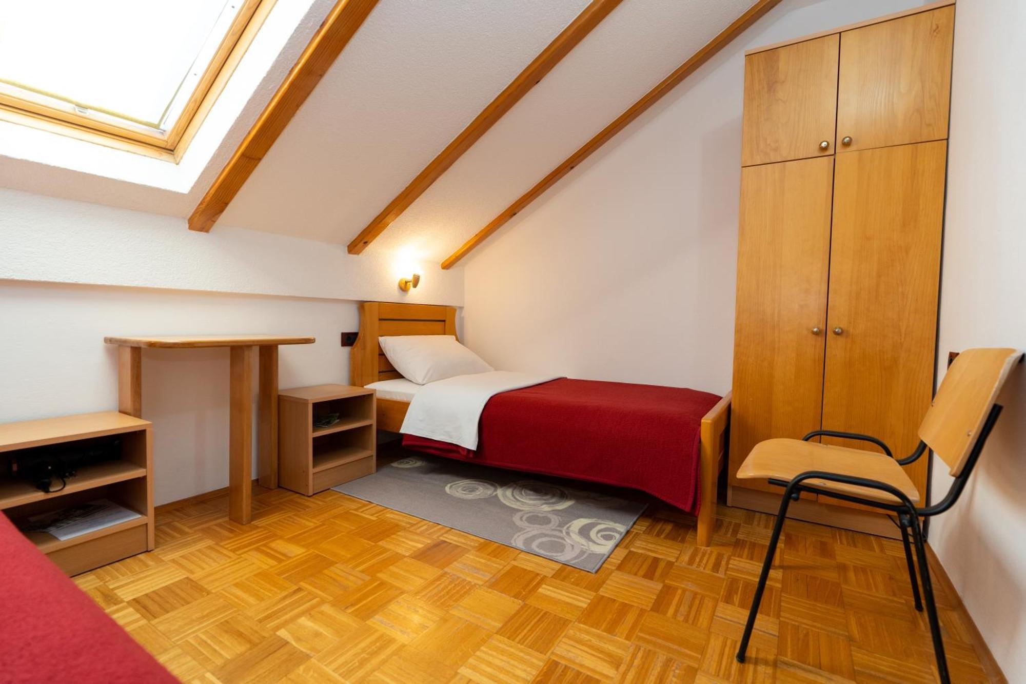 Apartman Miramare Otočac Exteriör bild