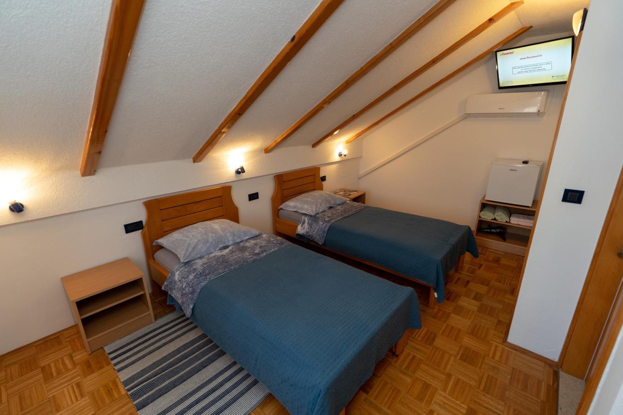 Apartman Miramare Otočac Exteriör bild