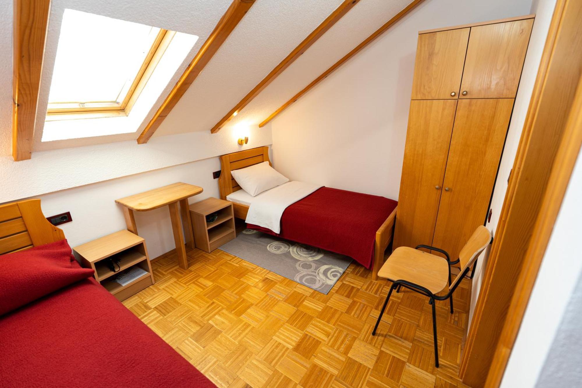 Apartman Miramare Otočac Exteriör bild
