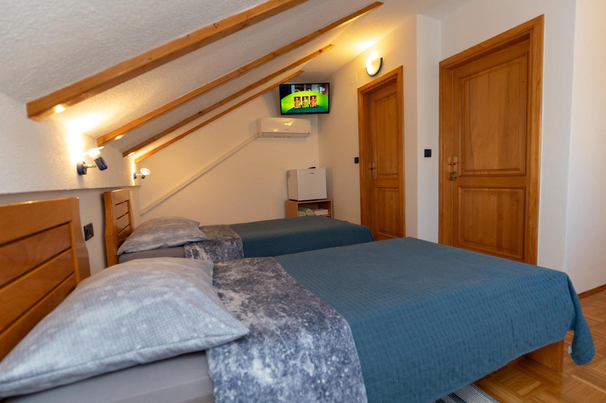 Apartman Miramare Otočac Exteriör bild