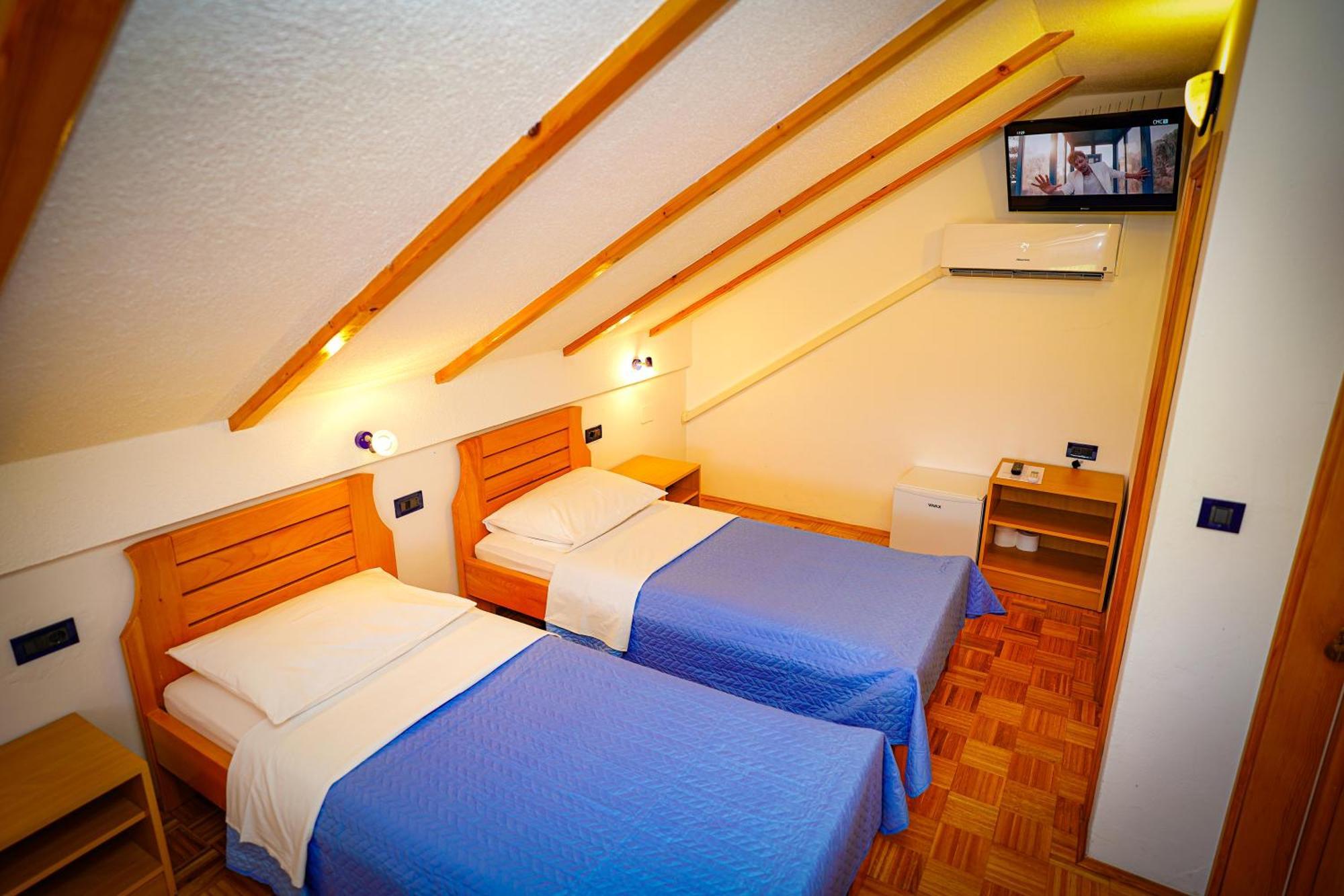Apartman Miramare Otočac Exteriör bild