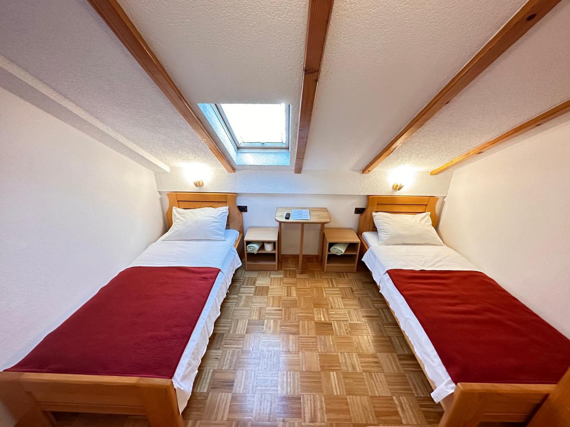 Apartman Miramare Otočac Exteriör bild