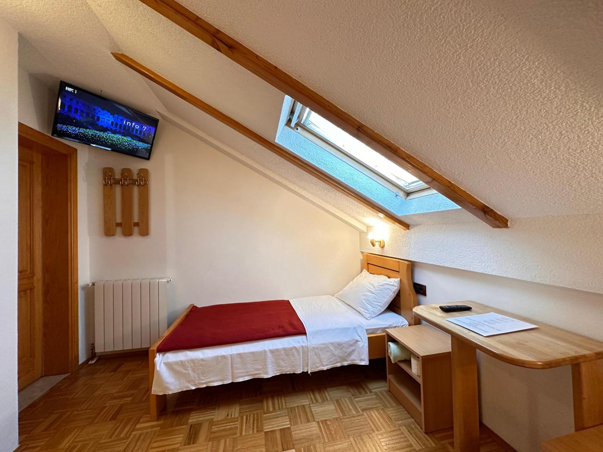Apartman Miramare Otočac Exteriör bild