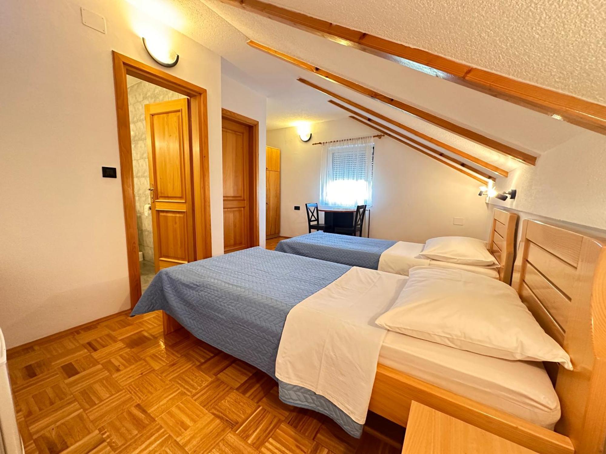 Apartman Miramare Otočac Exteriör bild