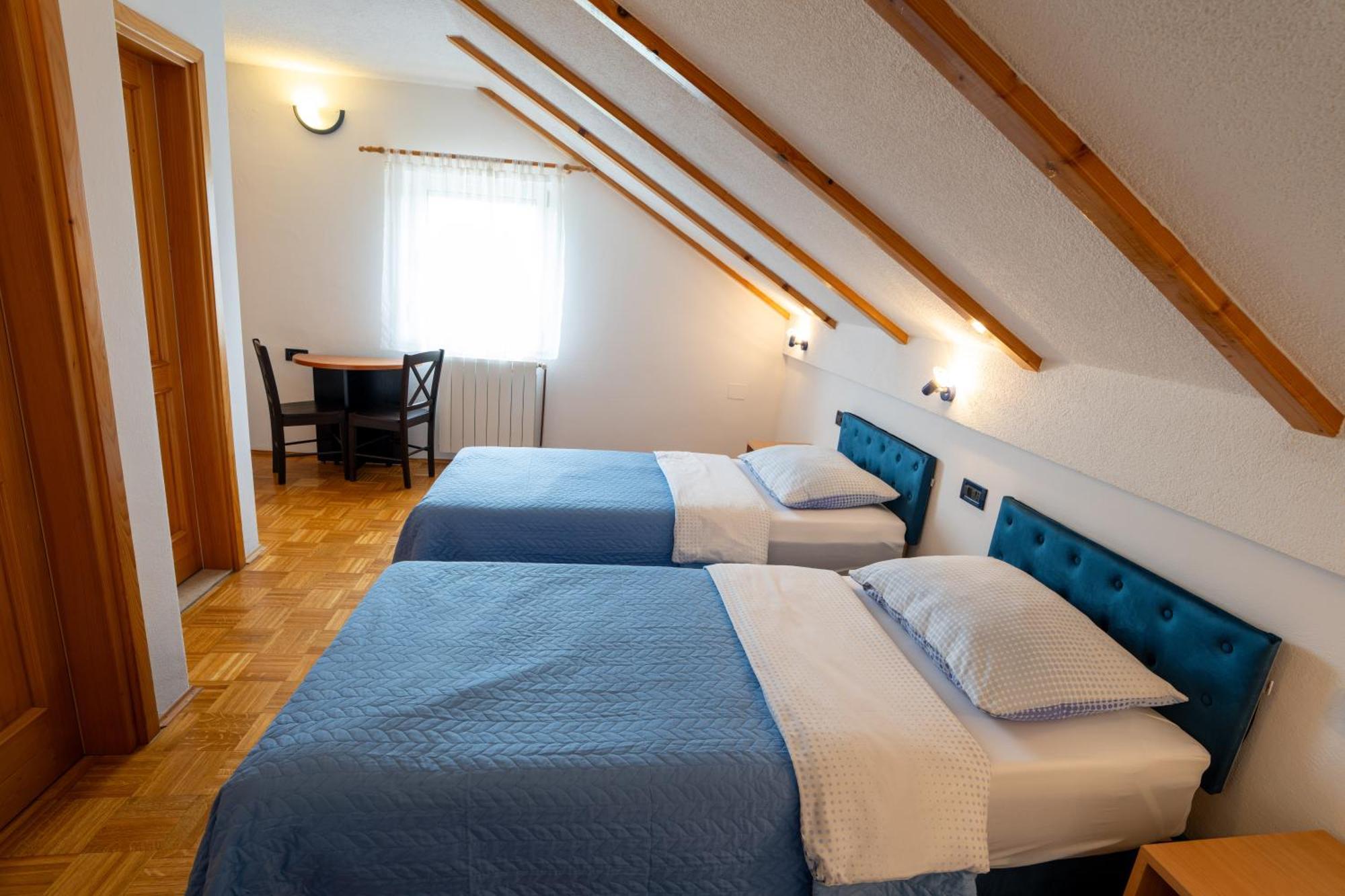 Apartman Miramare Otočac Exteriör bild